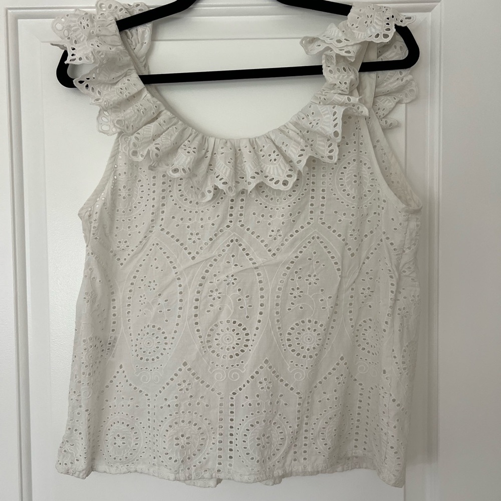 Sézane White Eyelet Lace Blouse Top – Ruffle Neckline Sleeveless Feminine Chic